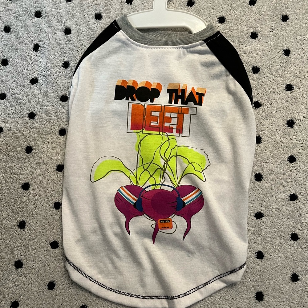 Top Paw Pet dog Medium Dog t-shirt with “Drop that Beet” on the back